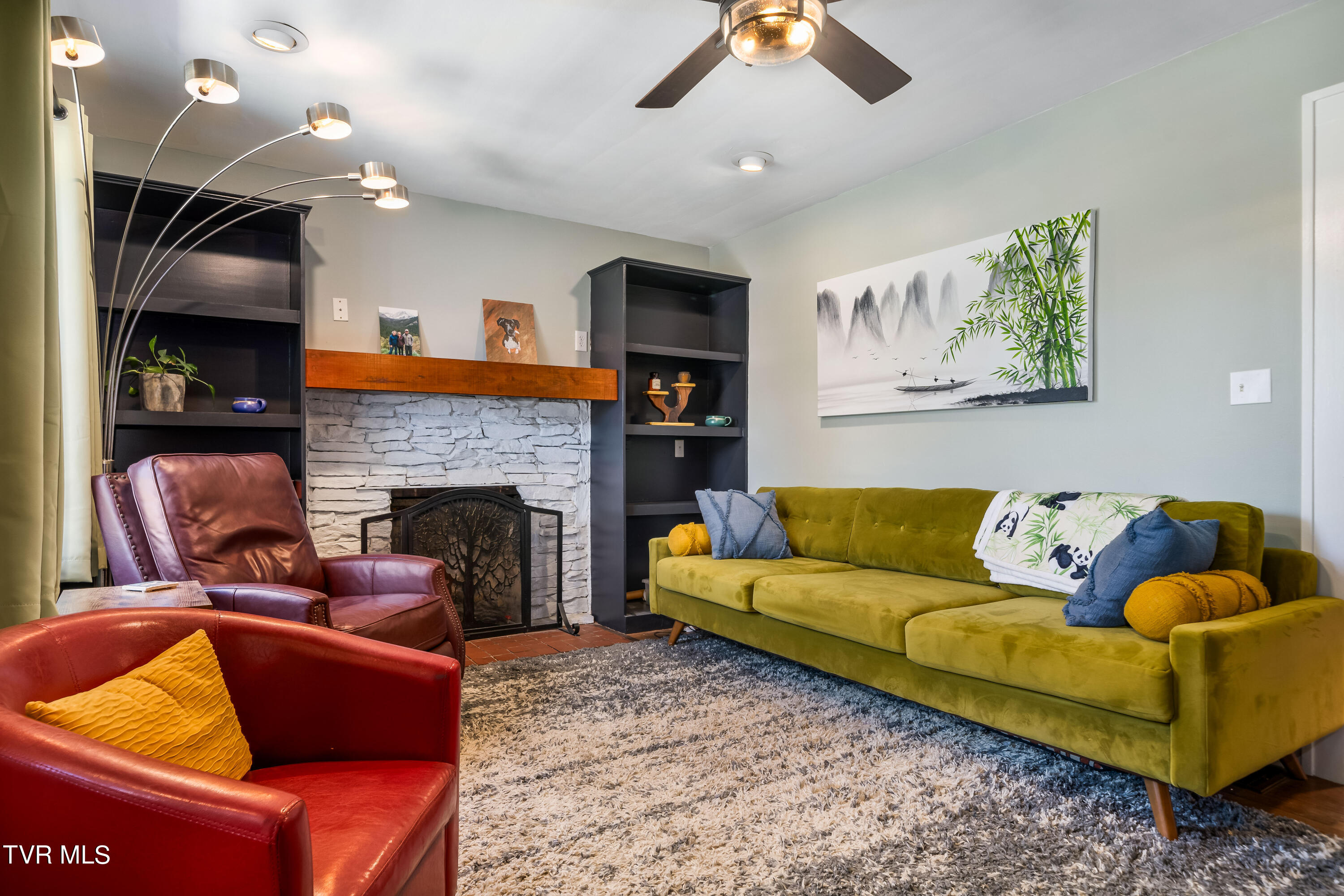 Elizabethton, Tennessee 37643, United States, 3 Bedrooms Bedrooms, ,3 BathroomsBathrooms,Residential,Pending,39218