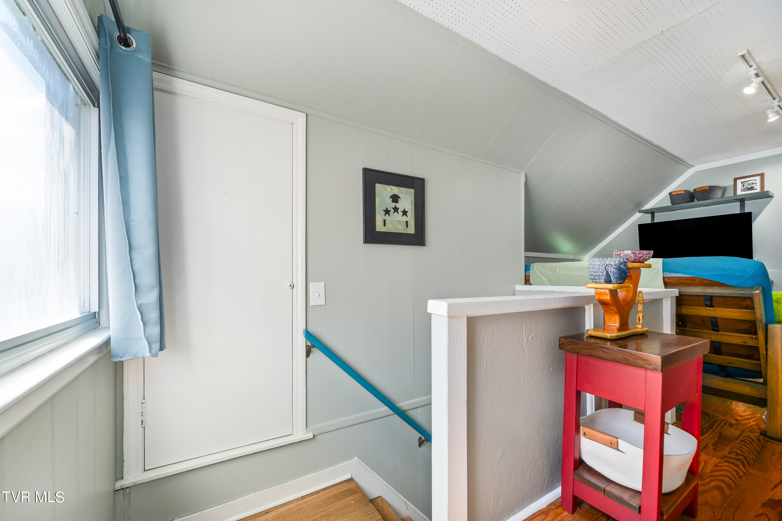 Elizabethton, Tennessee 37643, United States, 3 Bedrooms Bedrooms, ,3 BathroomsBathrooms,Residential,Pending,39218