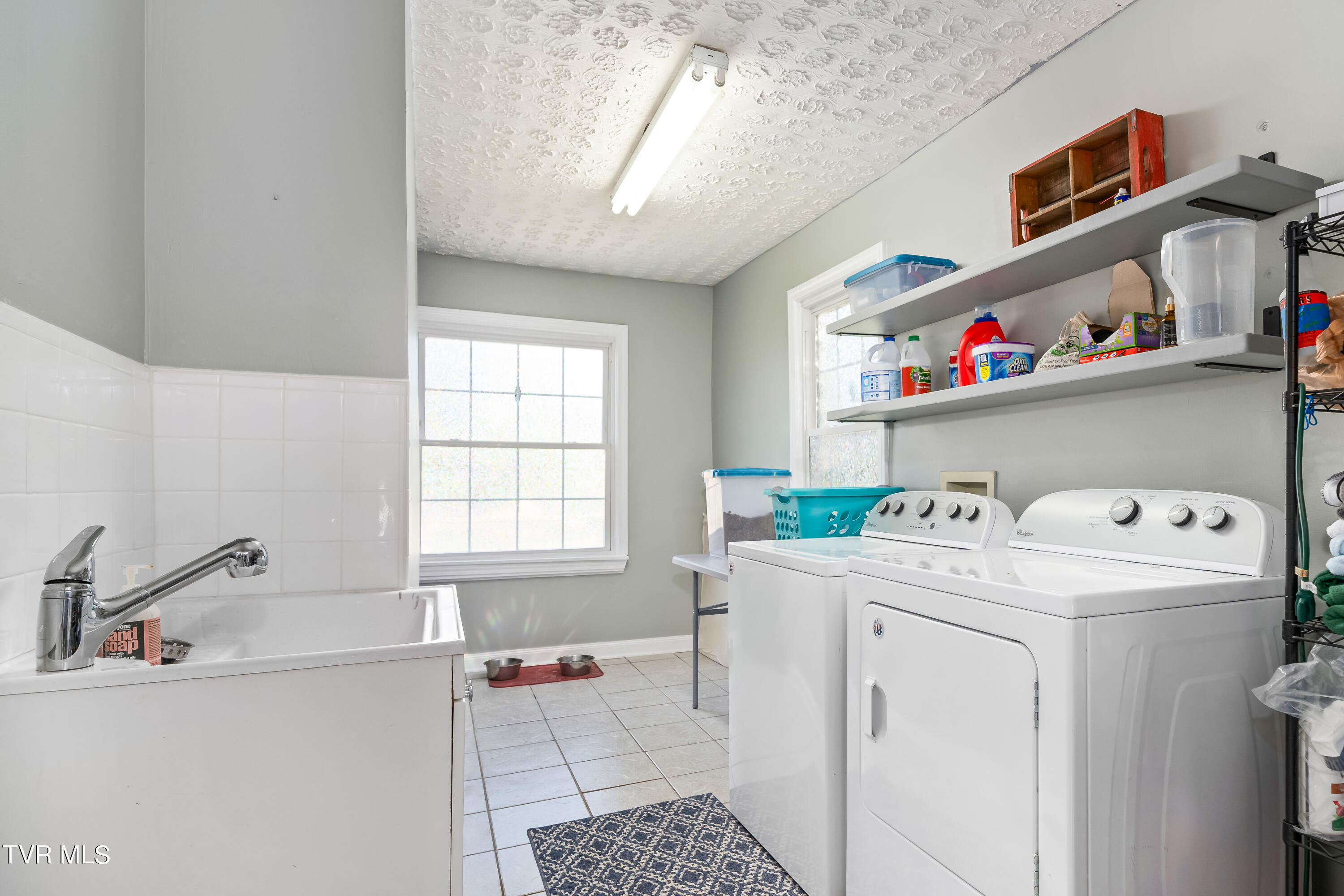 Elizabethton, Tennessee 37643, United States, 3 Bedrooms Bedrooms, ,3 BathroomsBathrooms,Residential,Pending,39218