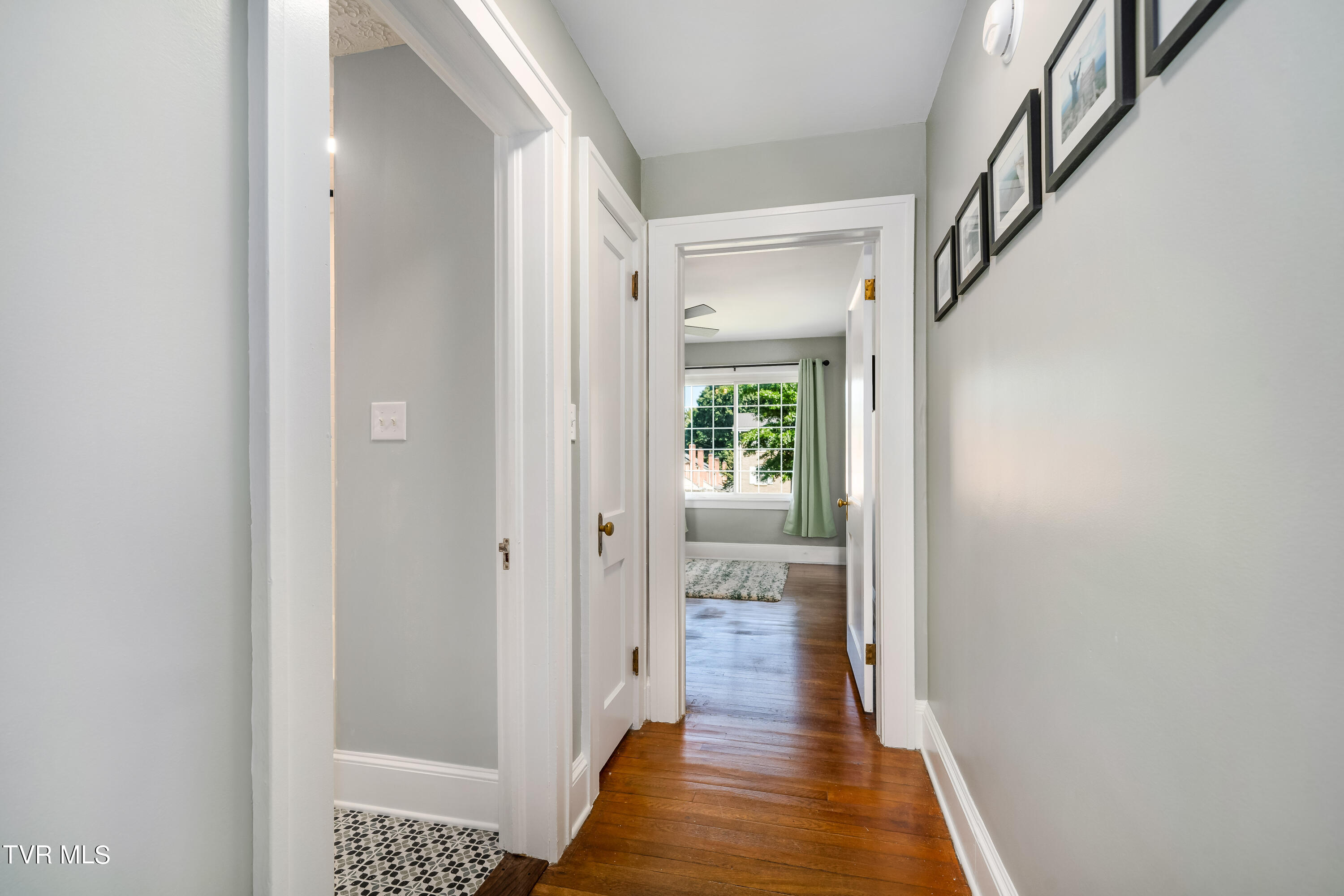 Elizabethton, Tennessee 37643, United States, 3 Bedrooms Bedrooms, ,3 BathroomsBathrooms,Residential,Pending,39218