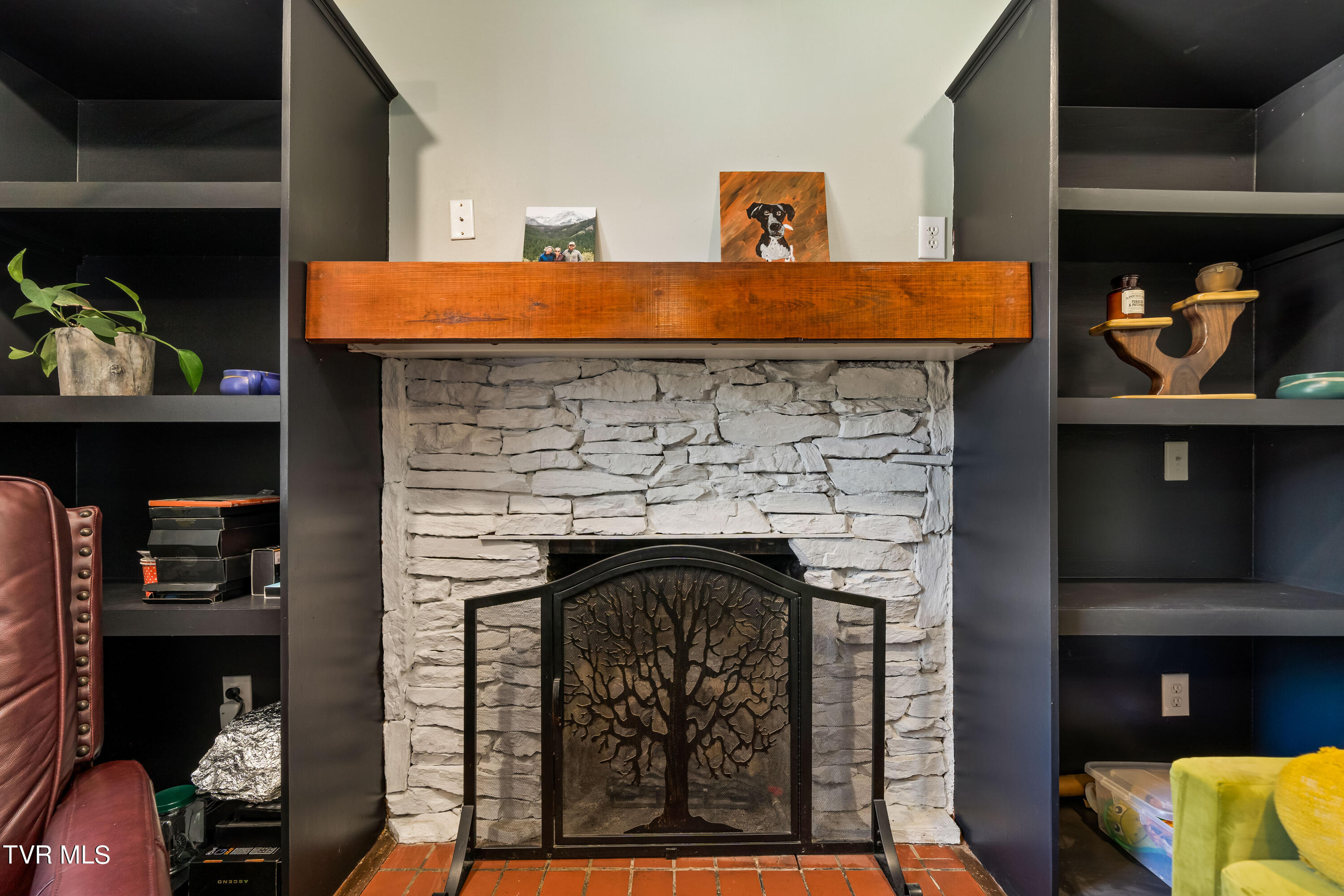 Elizabethton, Tennessee 37643, United States, 3 Bedrooms Bedrooms, ,3 BathroomsBathrooms,Residential,Pending,39218