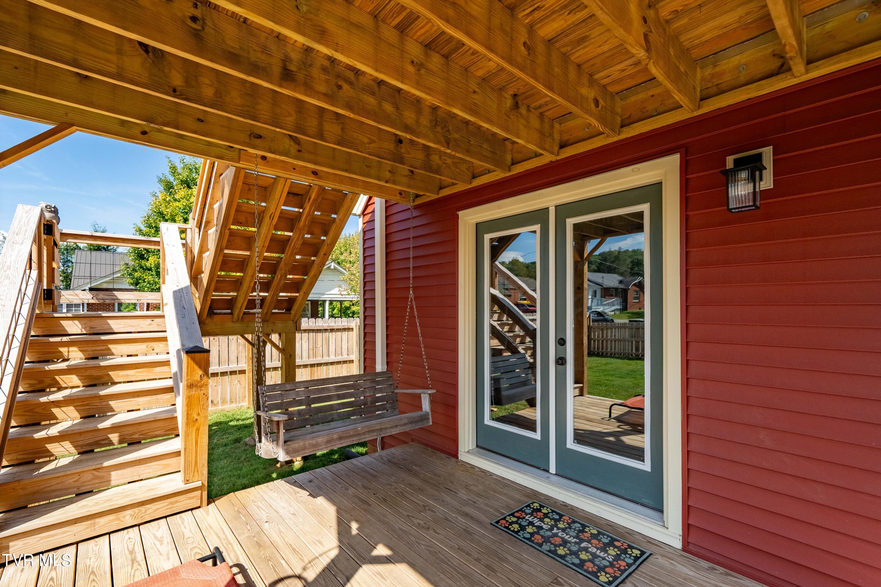 Elizabethton, Tennessee 37643, United States, 3 Bedrooms Bedrooms, ,3 BathroomsBathrooms,Residential,Pending,39218