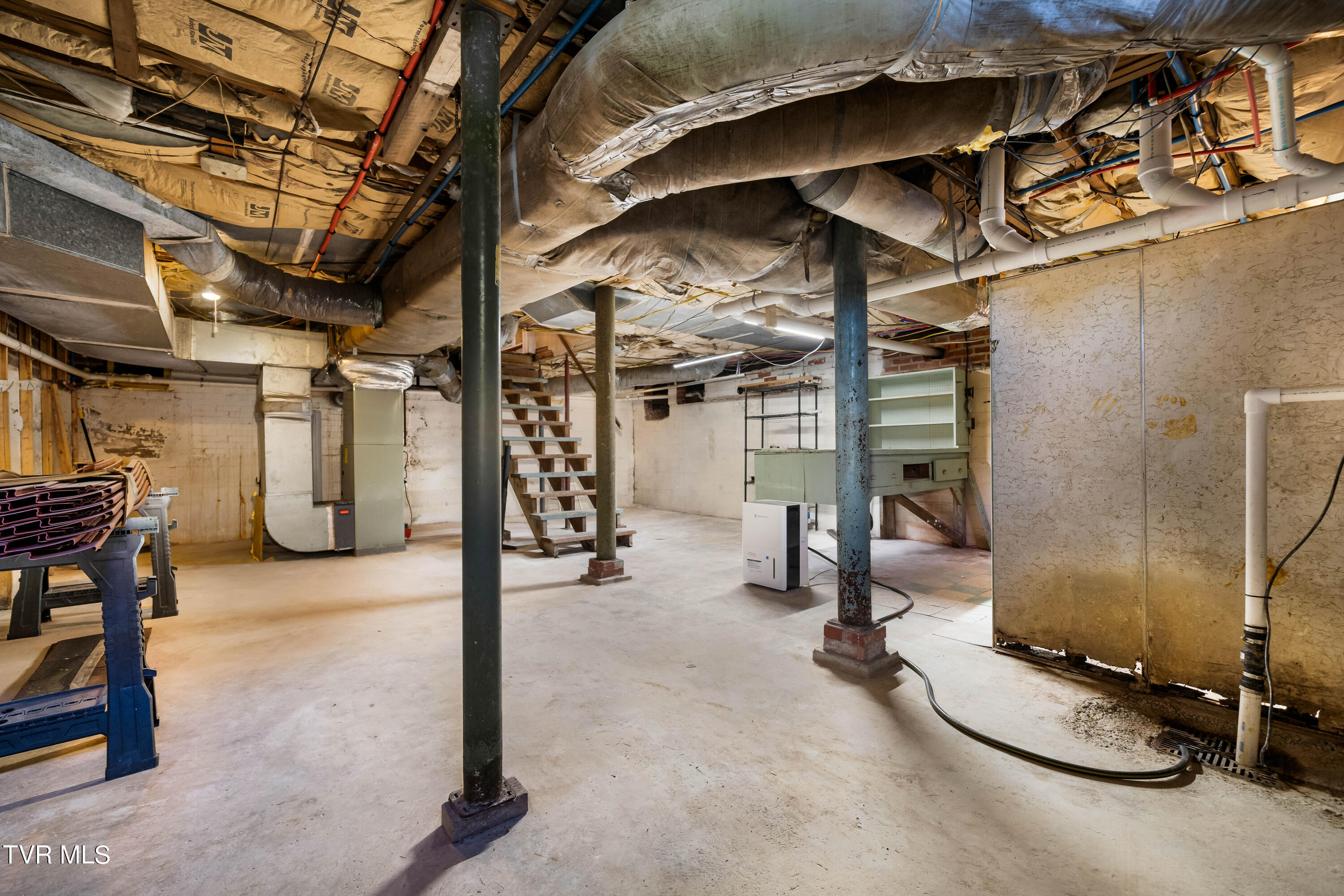 Elizabethton, Tennessee 37643, United States, 3 Bedrooms Bedrooms, ,3 BathroomsBathrooms,Residential,Pending,39218