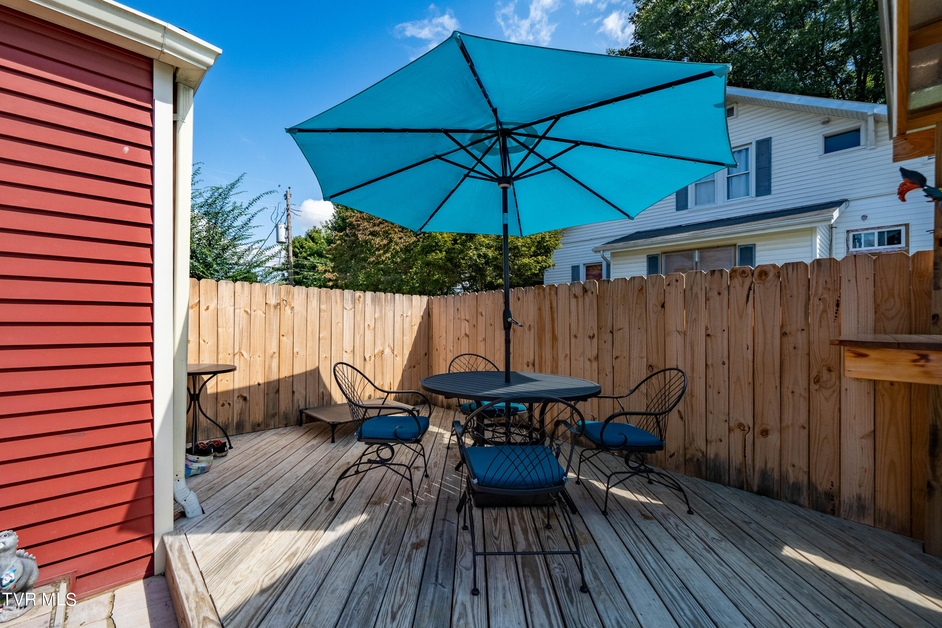 Elizabethton, Tennessee 37643, United States, 3 Bedrooms Bedrooms, ,3 BathroomsBathrooms,Residential,Pending,39218