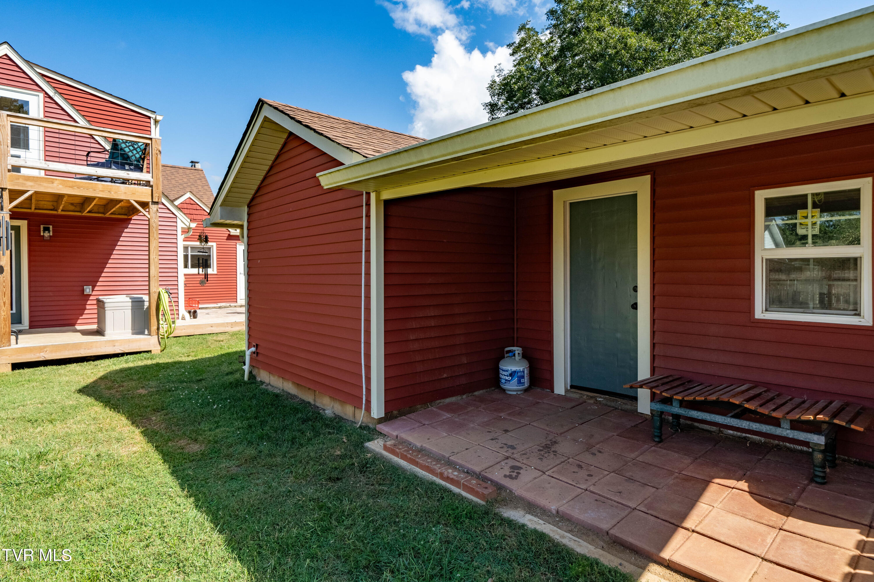 Elizabethton, Tennessee 37643, United States, 3 Bedrooms Bedrooms, ,3 BathroomsBathrooms,Residential,Pending,39218