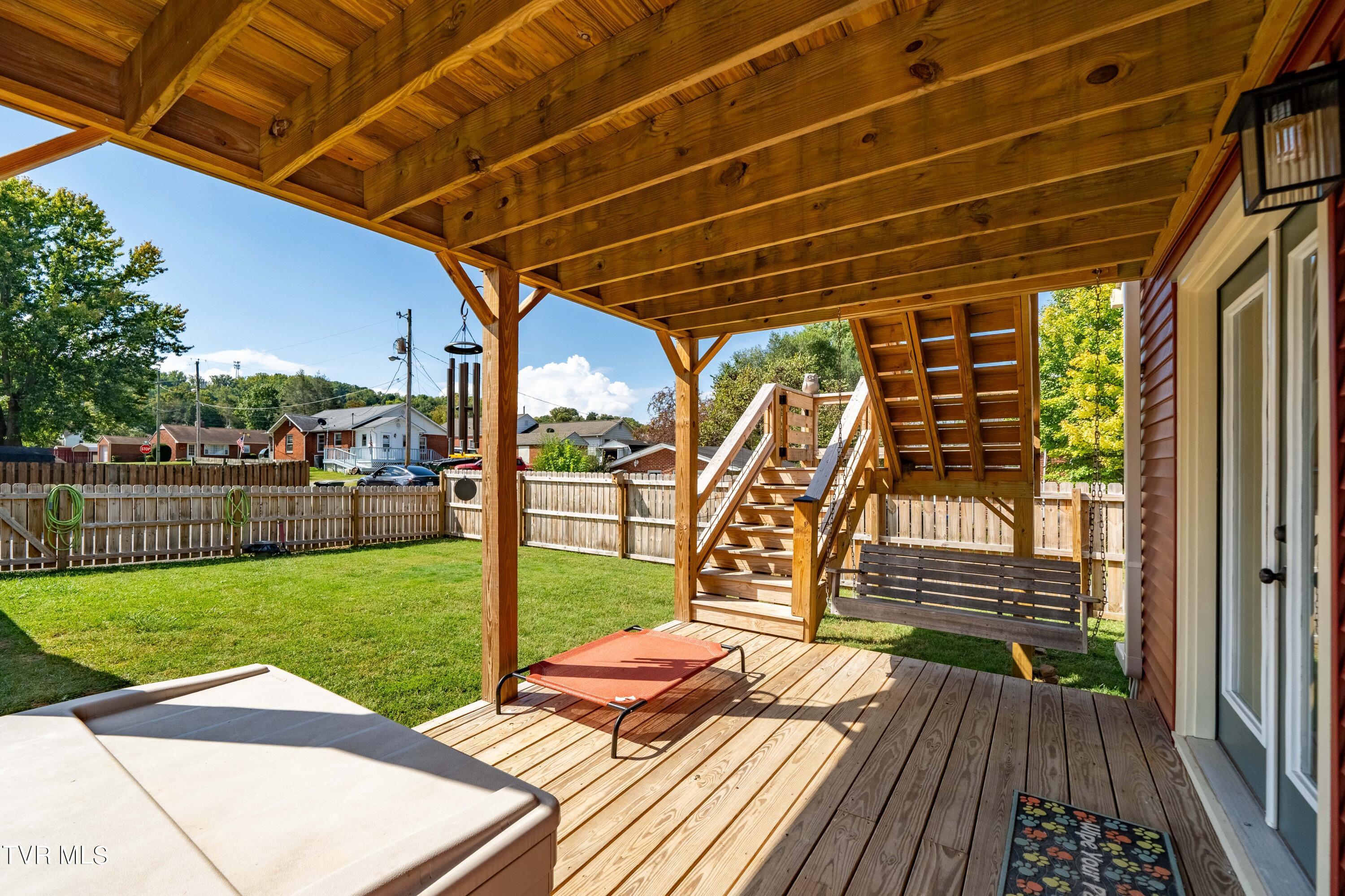 Elizabethton, Tennessee 37643, United States, 3 Bedrooms Bedrooms, ,3 BathroomsBathrooms,Residential,Pending,39218