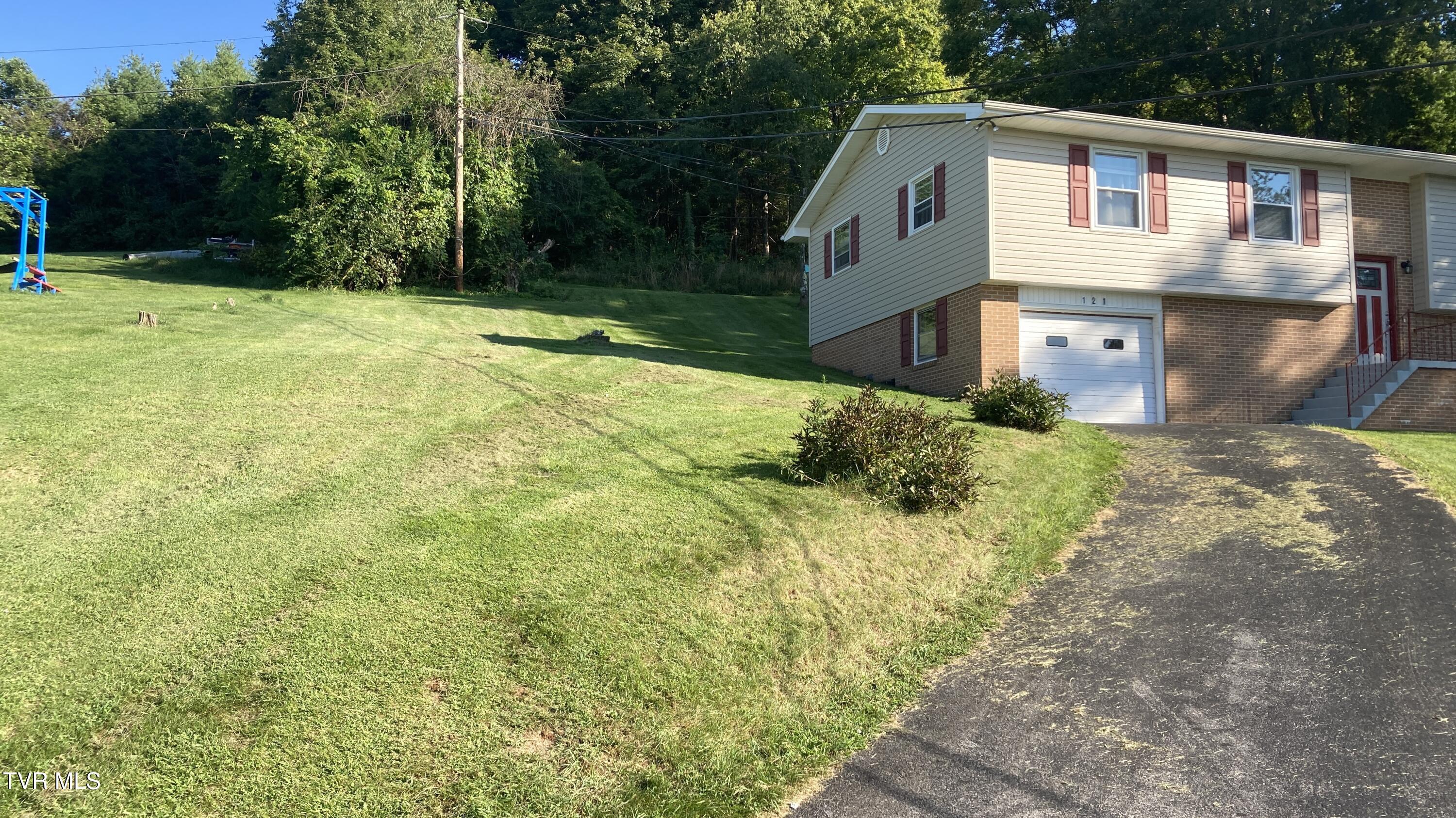 121 Hillside Drive, Honaker, Virginia image 3