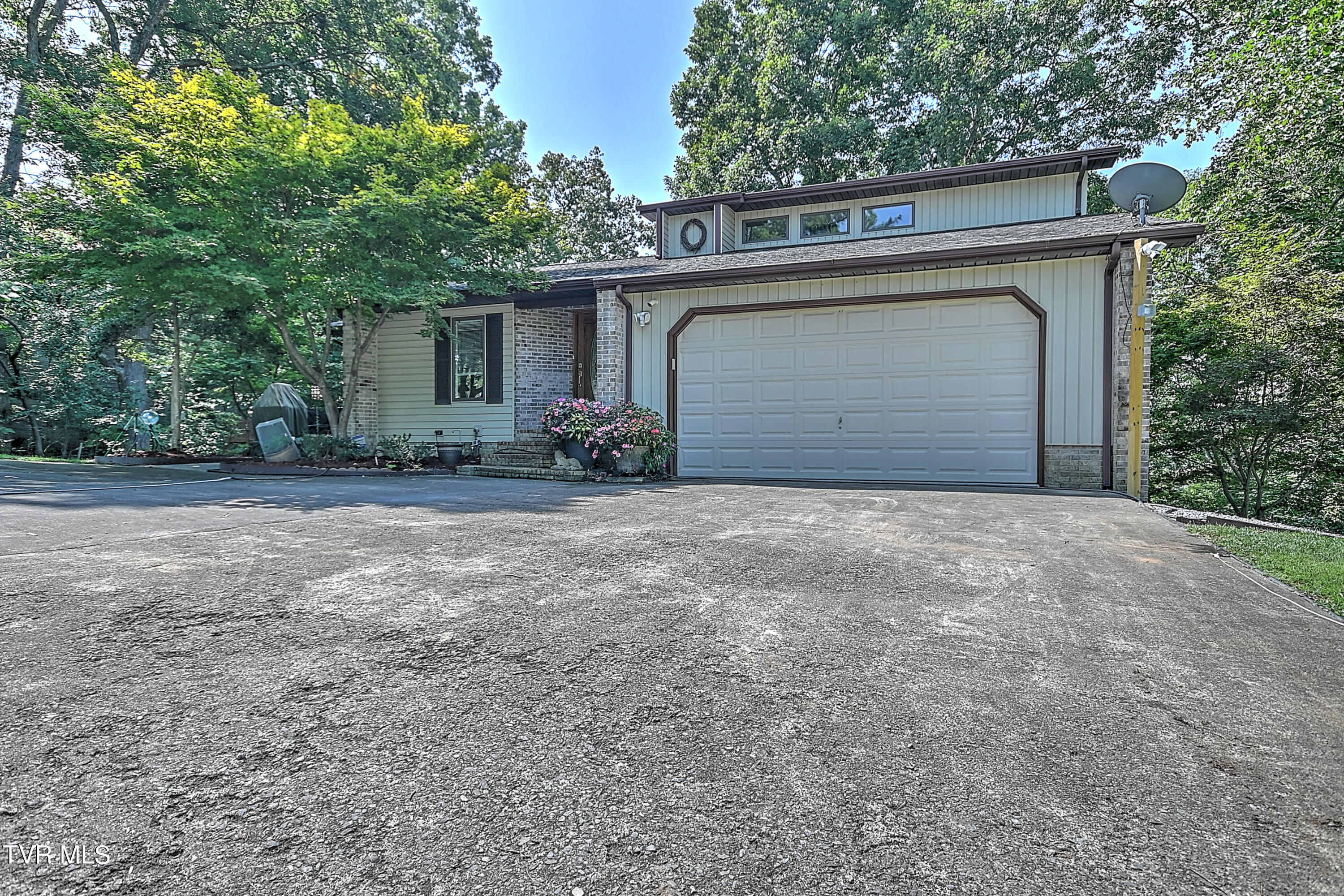 230 Charlie Avenue, Piney Flats, Tennessee image 3