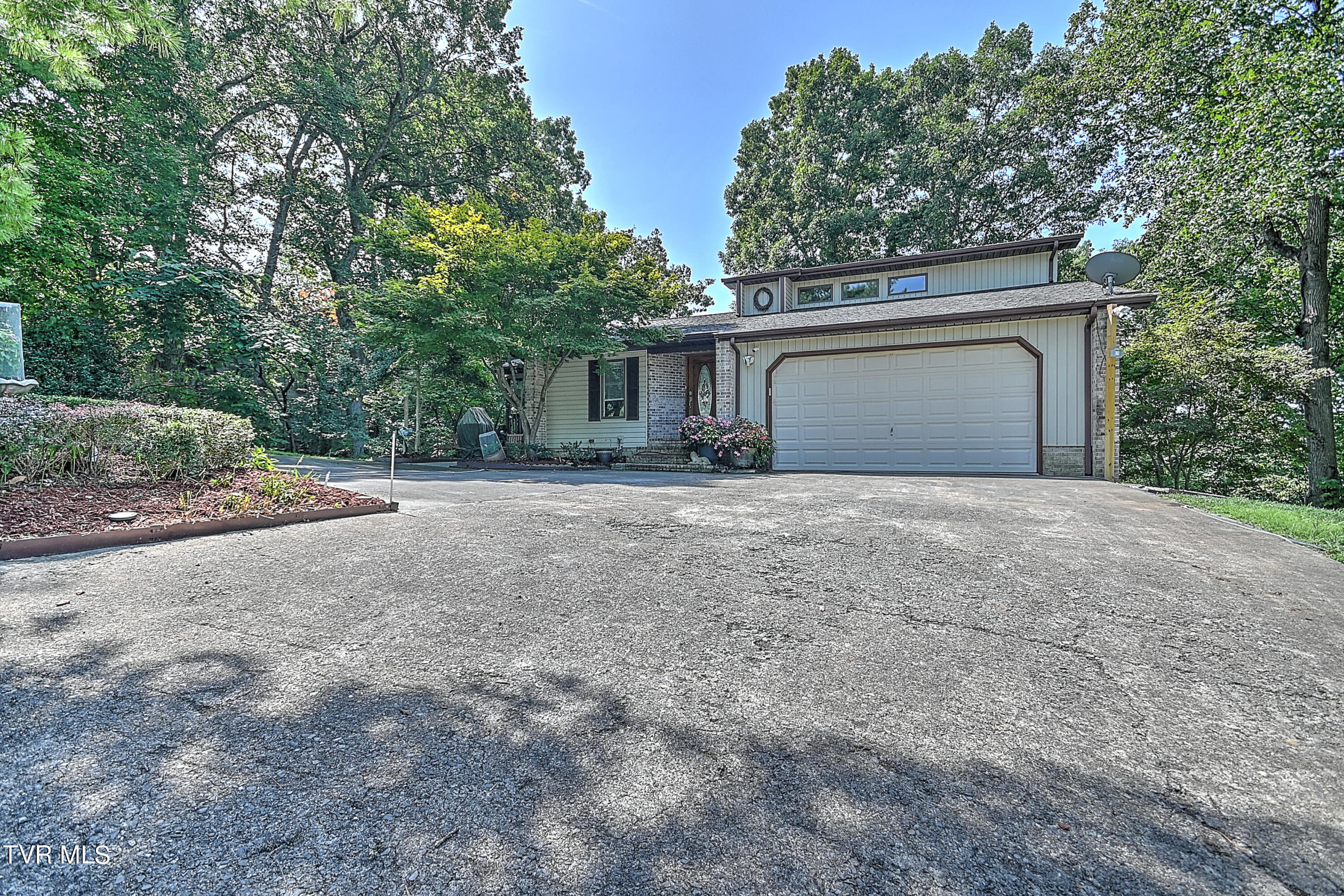 230 Charlie Avenue, Piney Flats, Tennessee image 2