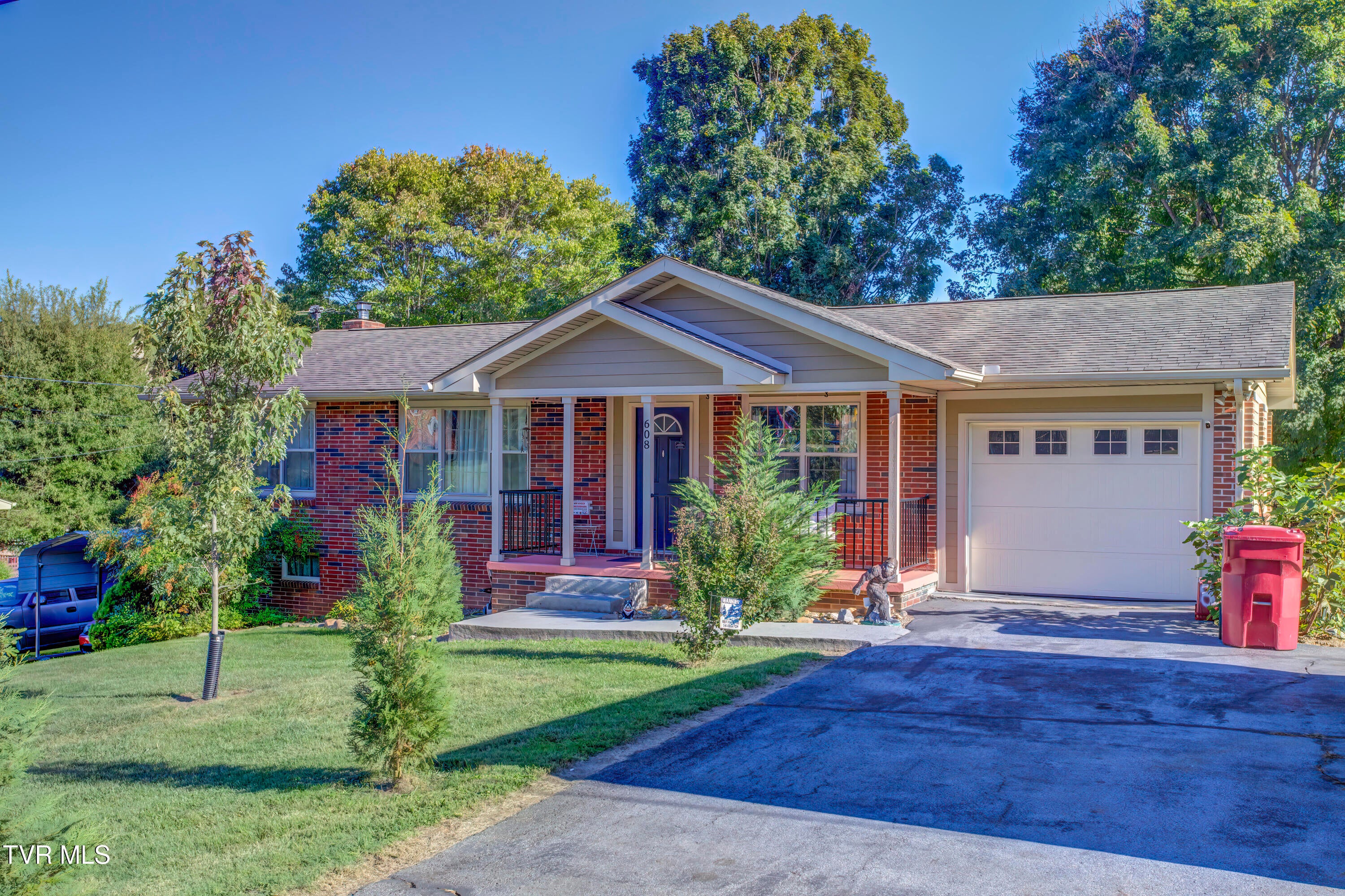 608 Pine Ridge Road