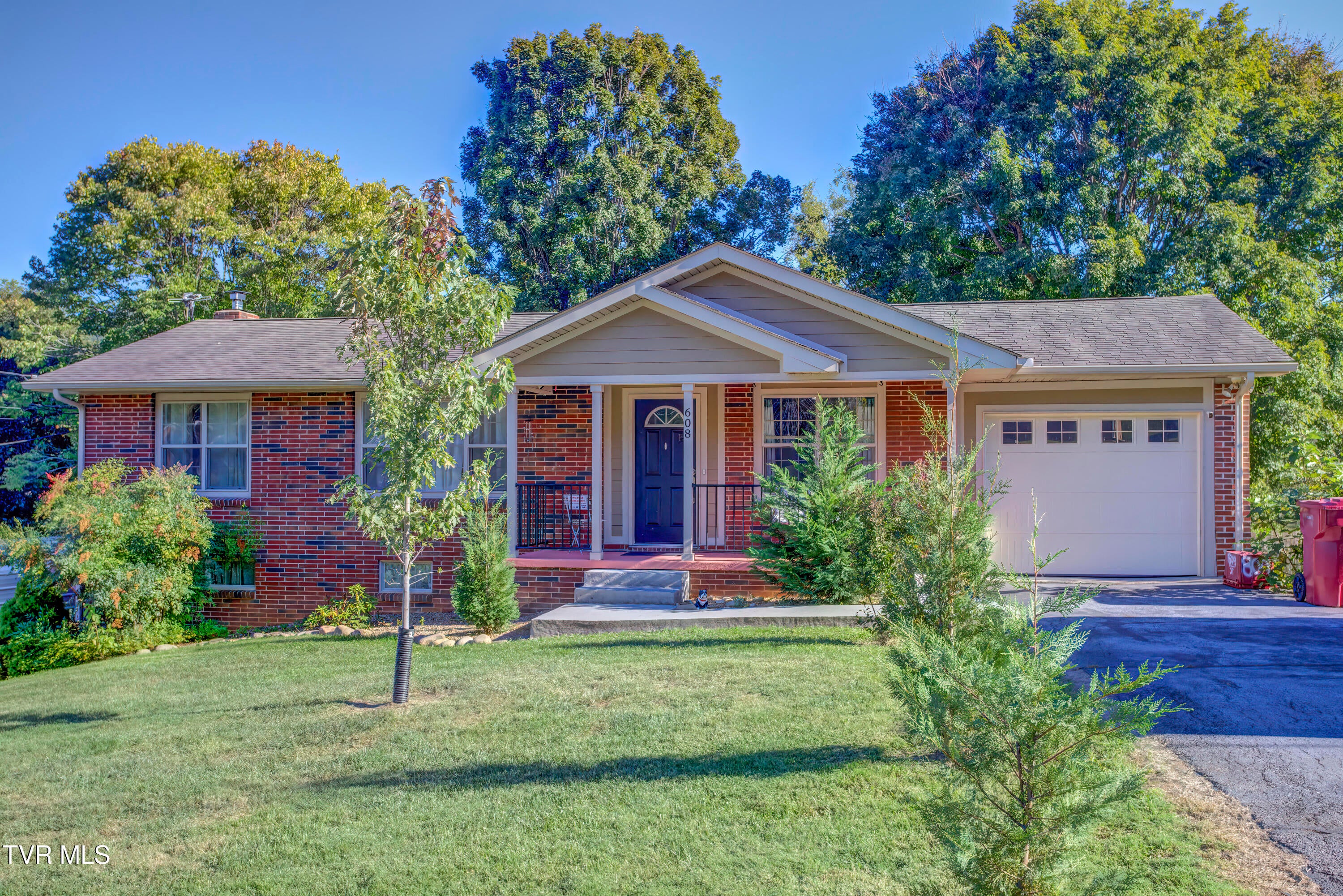608 Pine Ridge Road