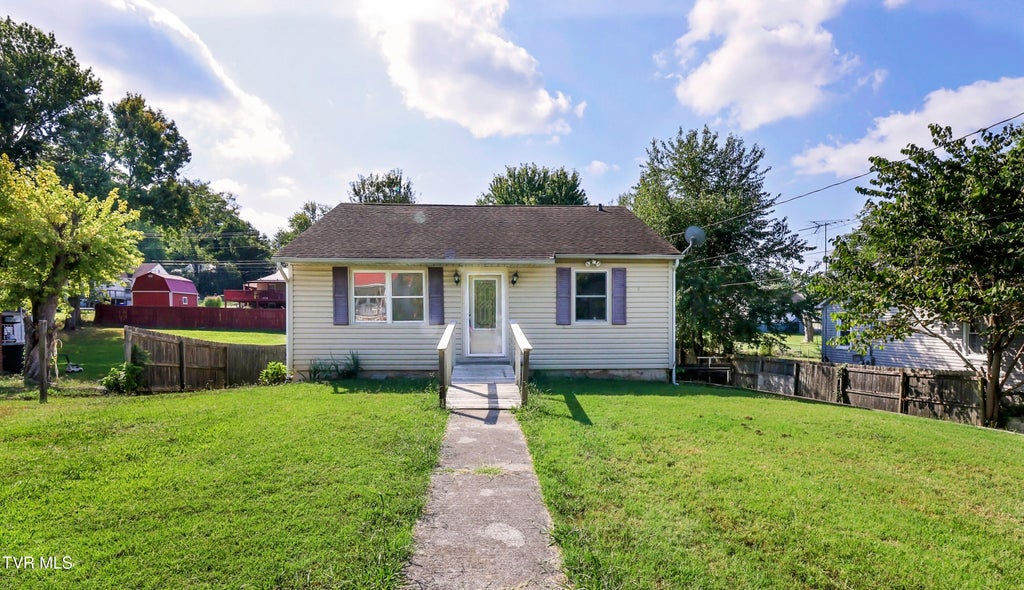 Photo of 516 Brown Avenue, Morristown, TN 37813 (MLS # 10001061)