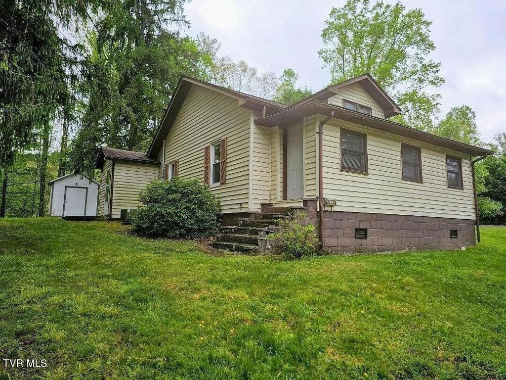 Photo of 736 Park Avenue, Norton, VA 24273 (MLS # 9994713)