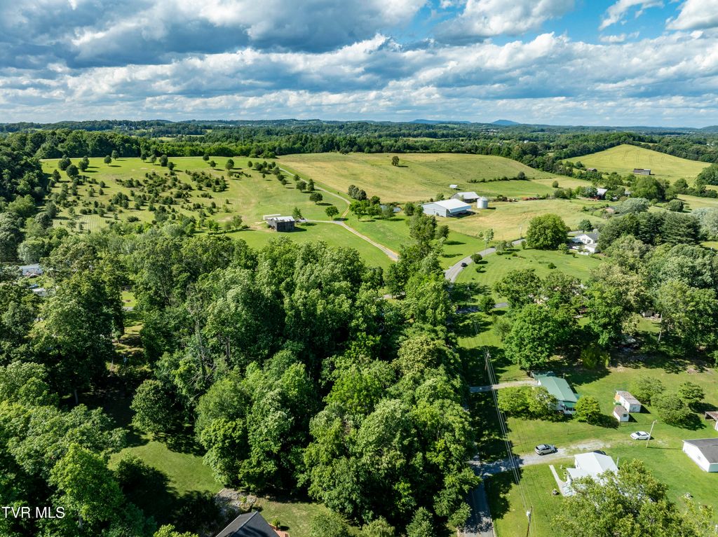 Photo of 6 Shiloh Road, Greeneville, TN 37745 (MLS # 9989184)