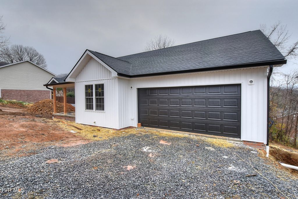 Photo of 218 Old Siam Road, Elizabethton, TN 37643 (MLS # 9988617)