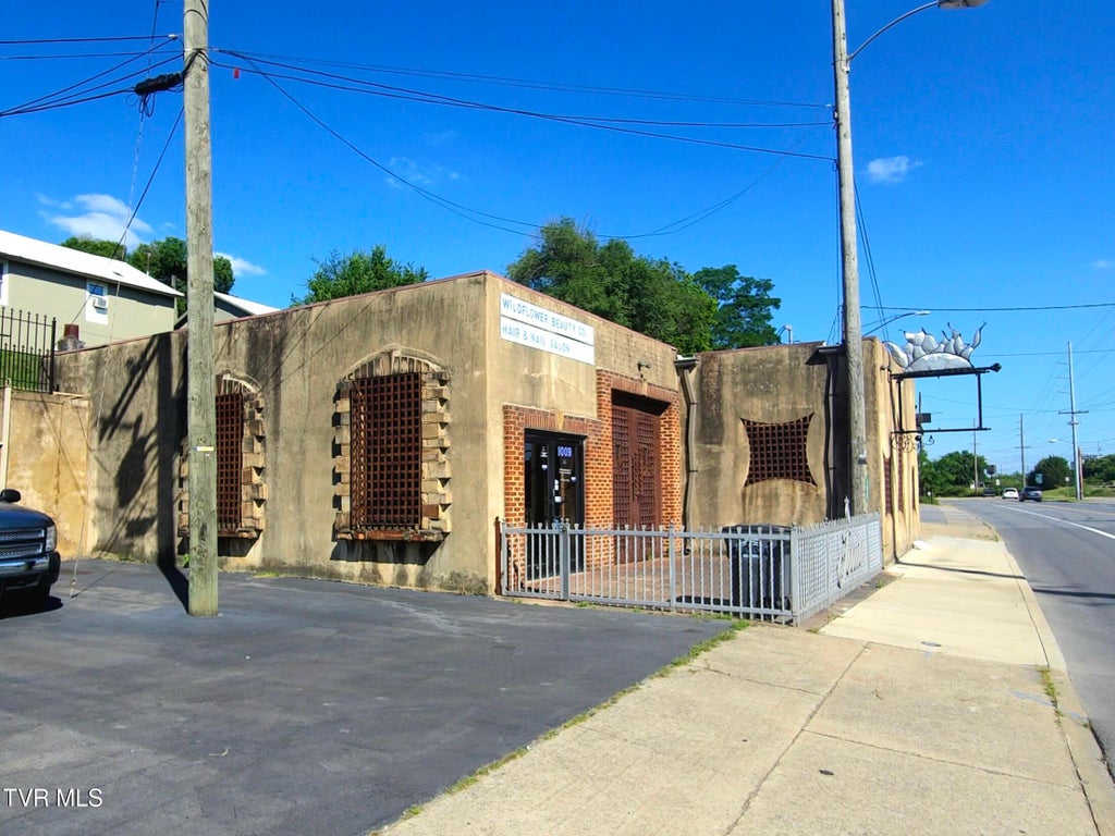 Photo of 1009 Sullivan Street, Kingsport, TN 37660 (MLS # 9996478)