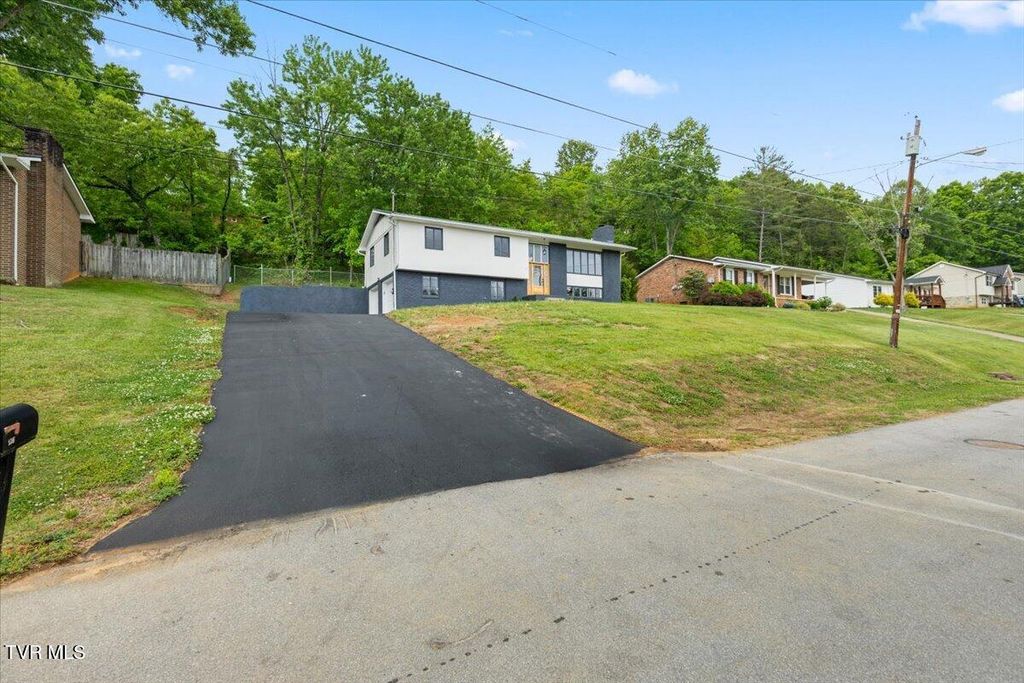 Photo of 830 Foothills Road, Kingsport, TN 37663 (MLS # 9994719)