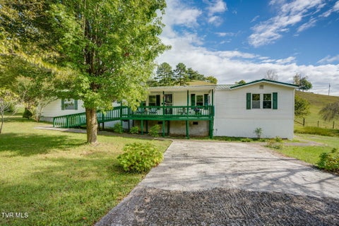 Photo of 1545 Chimney Top Loop, Fall Branch, TN 37656 (MLS # 10001373)