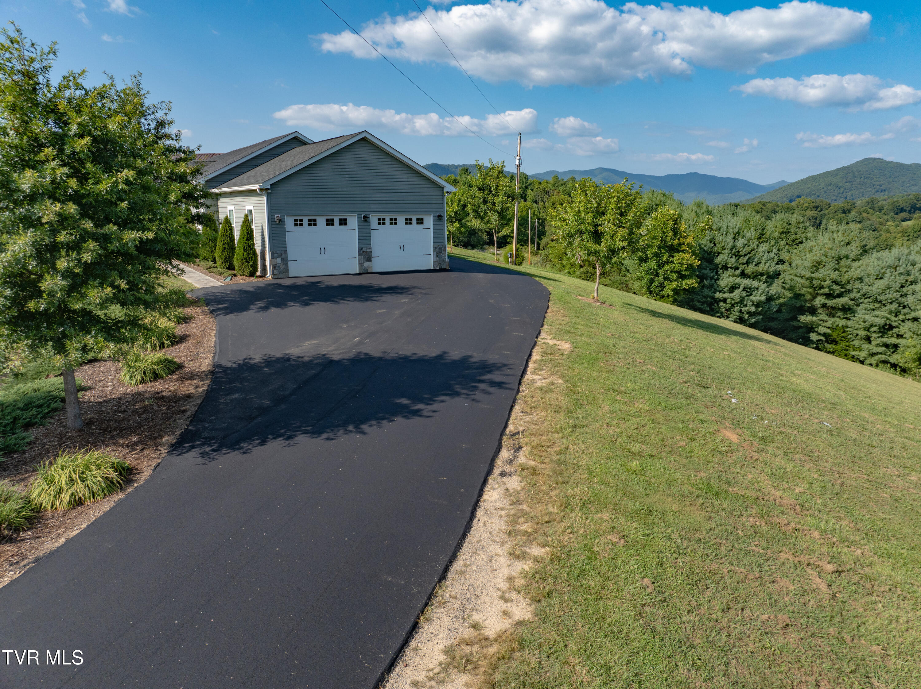 3633 Dry Hill Road, Butler, Tennessee image 10