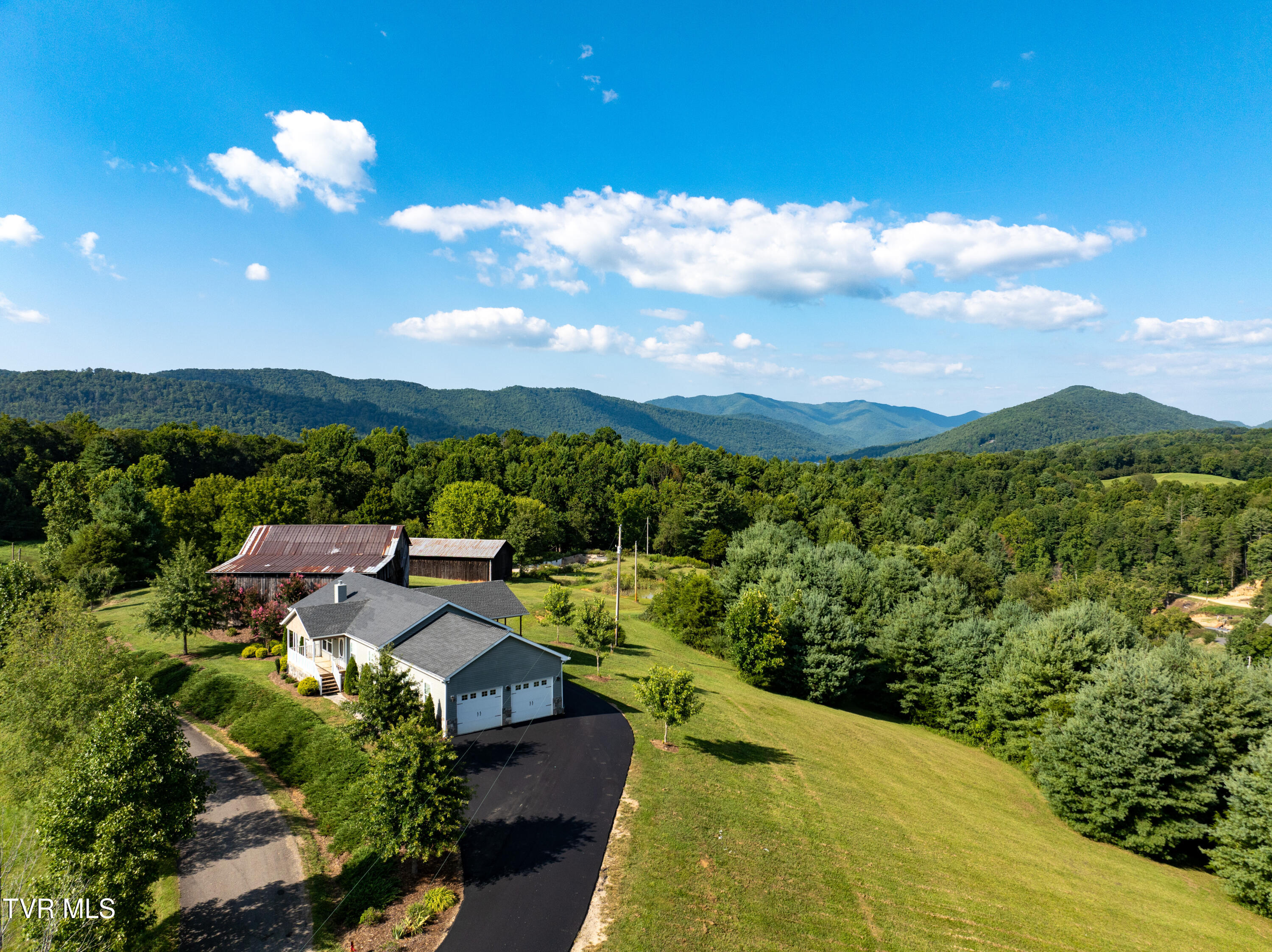 3633 Dry Hill Road, Butler, Tennessee image 1