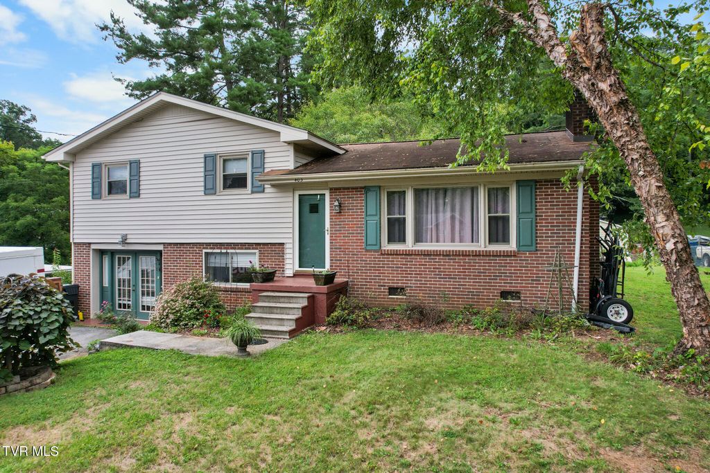 Photo of 403 Martindale Road, Bristol, TN 37620 (MLS # 9984959)