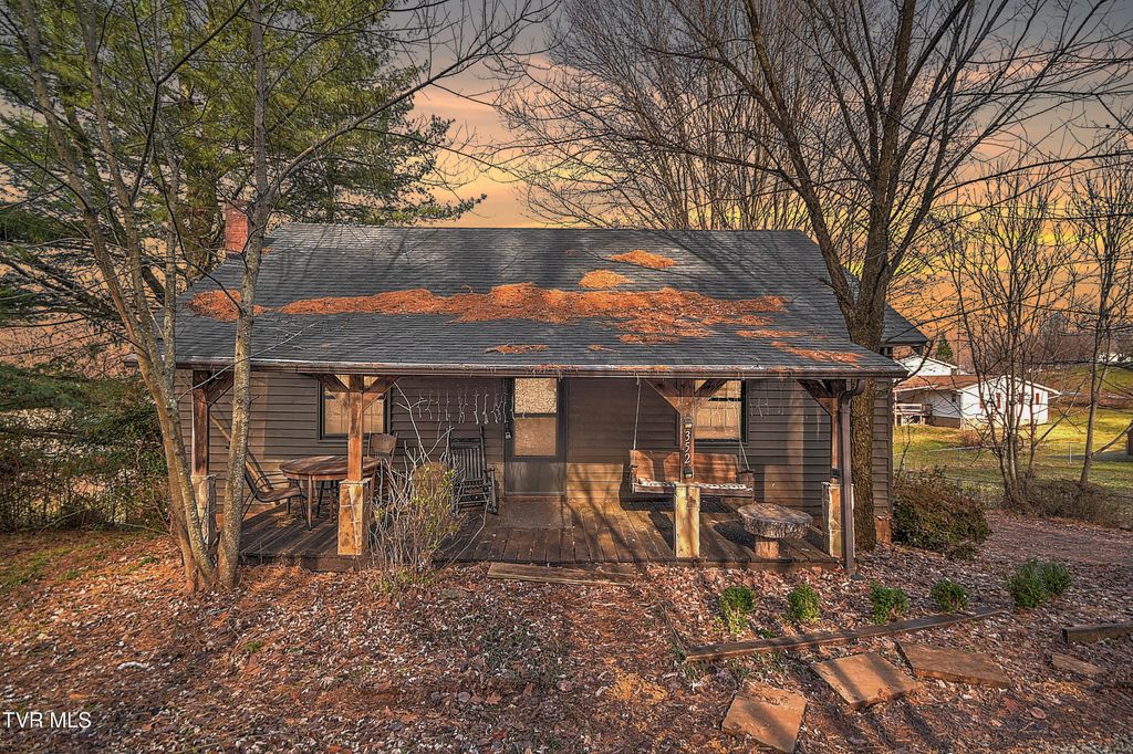 Photo of 352 Stage Road, Kingsport, TN 37664 (MLS # 9988921)