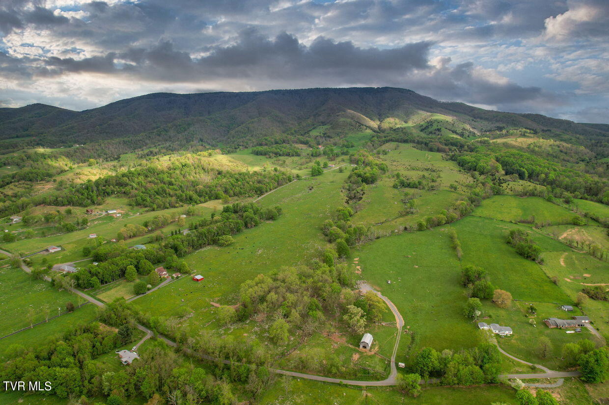 9117 Mountain Road, Lebanon, Virginia image 4