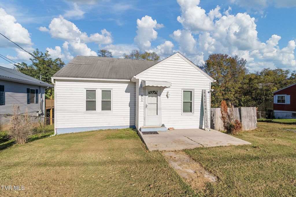 Photo of 811 Crescent Street, Morristown, TN 37813 (MLS # 9989319)