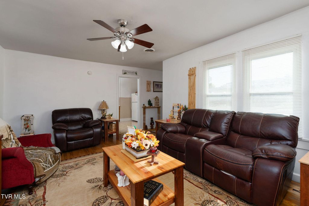 Photo of 811 Crescent Street, Morristown, TN 37813 (MLS # 9989319)