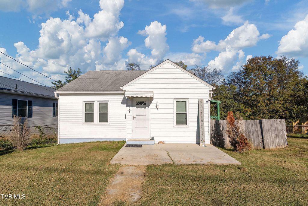 Photo of 811 Crescent Street, Morristown, TN 37813 (MLS # 9989319)