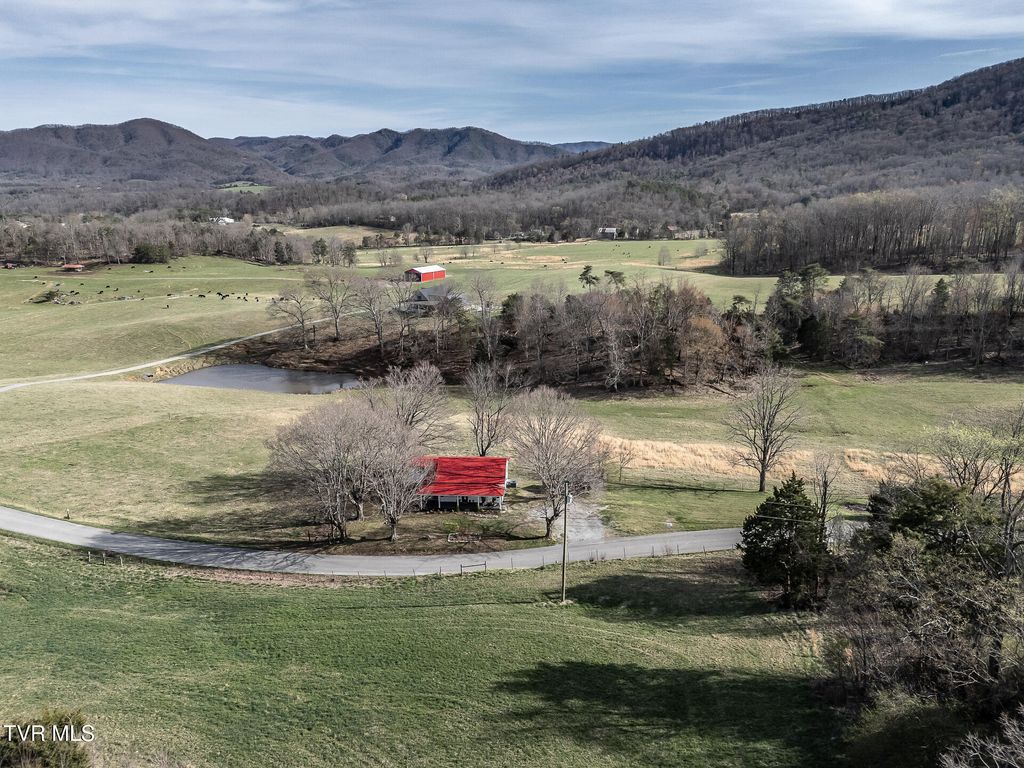 Photo of 645 Garrett Hill Road, Greeneville, TN 37743 (MLS # 9992607)