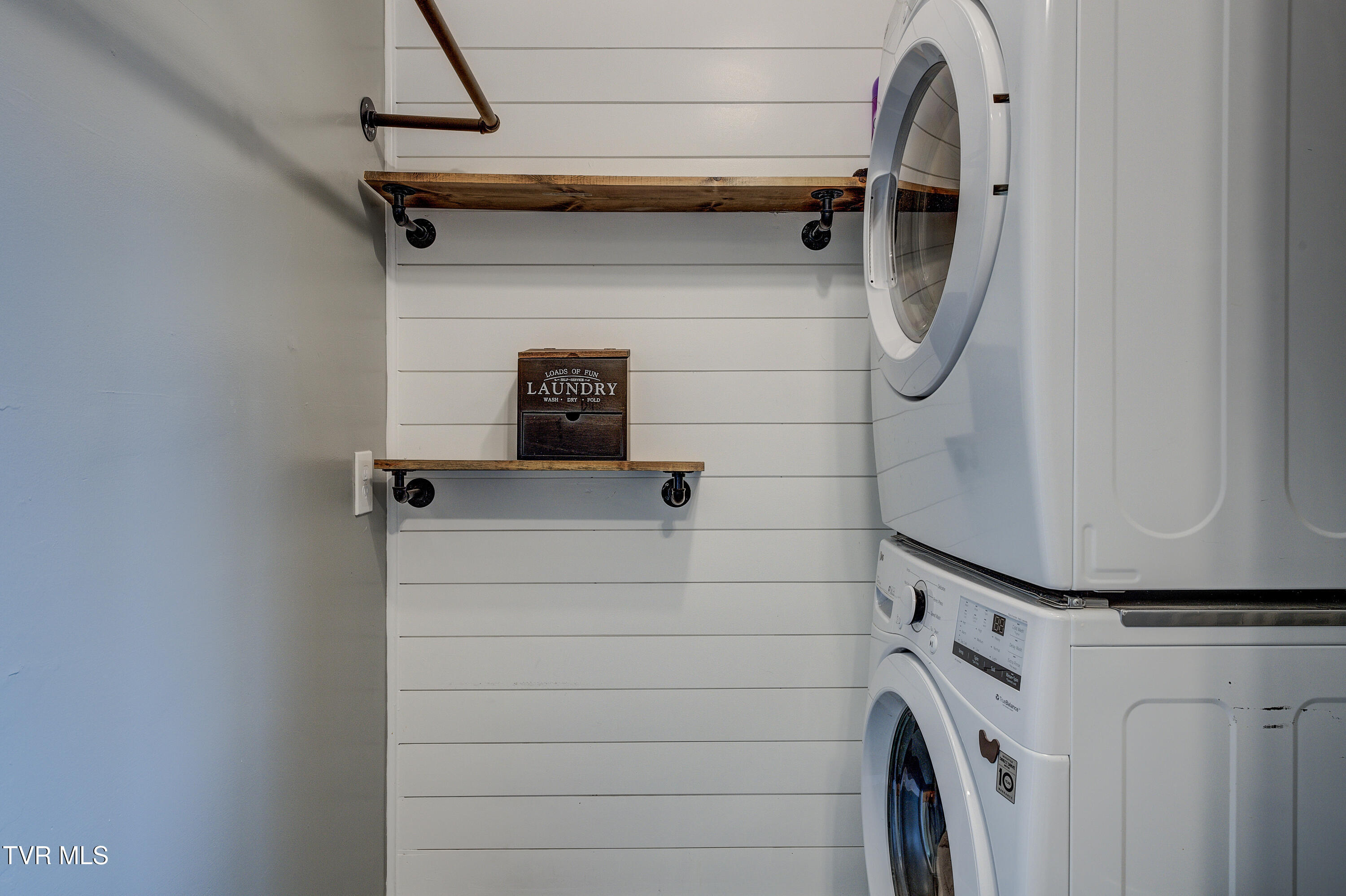 Kingsport, Tennessee 37664, United States, 3 Bedrooms Bedrooms, ,2 BathroomsBathrooms,Residential,Pending,8719