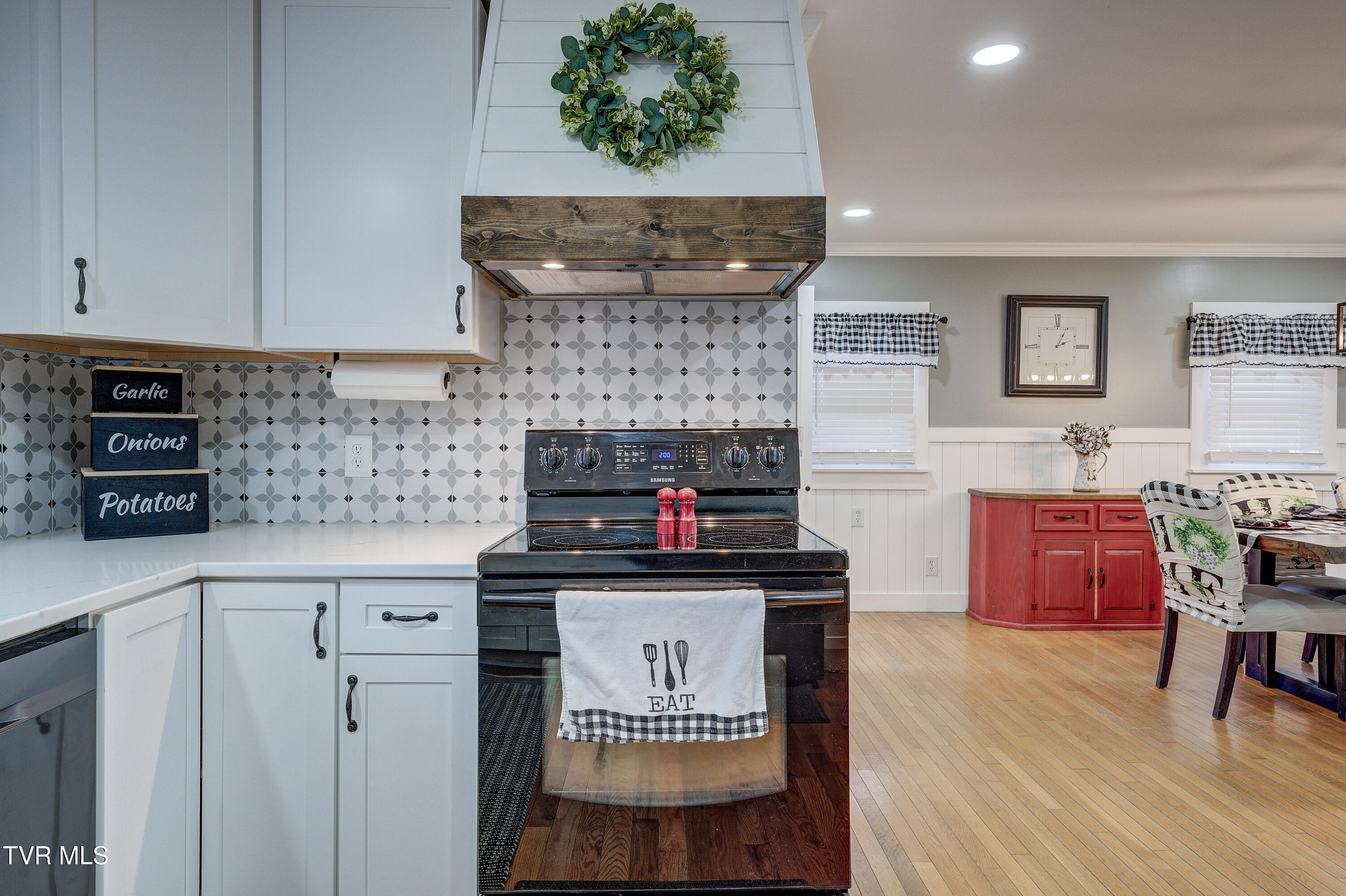 Kingsport, Tennessee 37664, United States, 3 Bedrooms Bedrooms, ,2 BathroomsBathrooms,Residential,Pending,8719