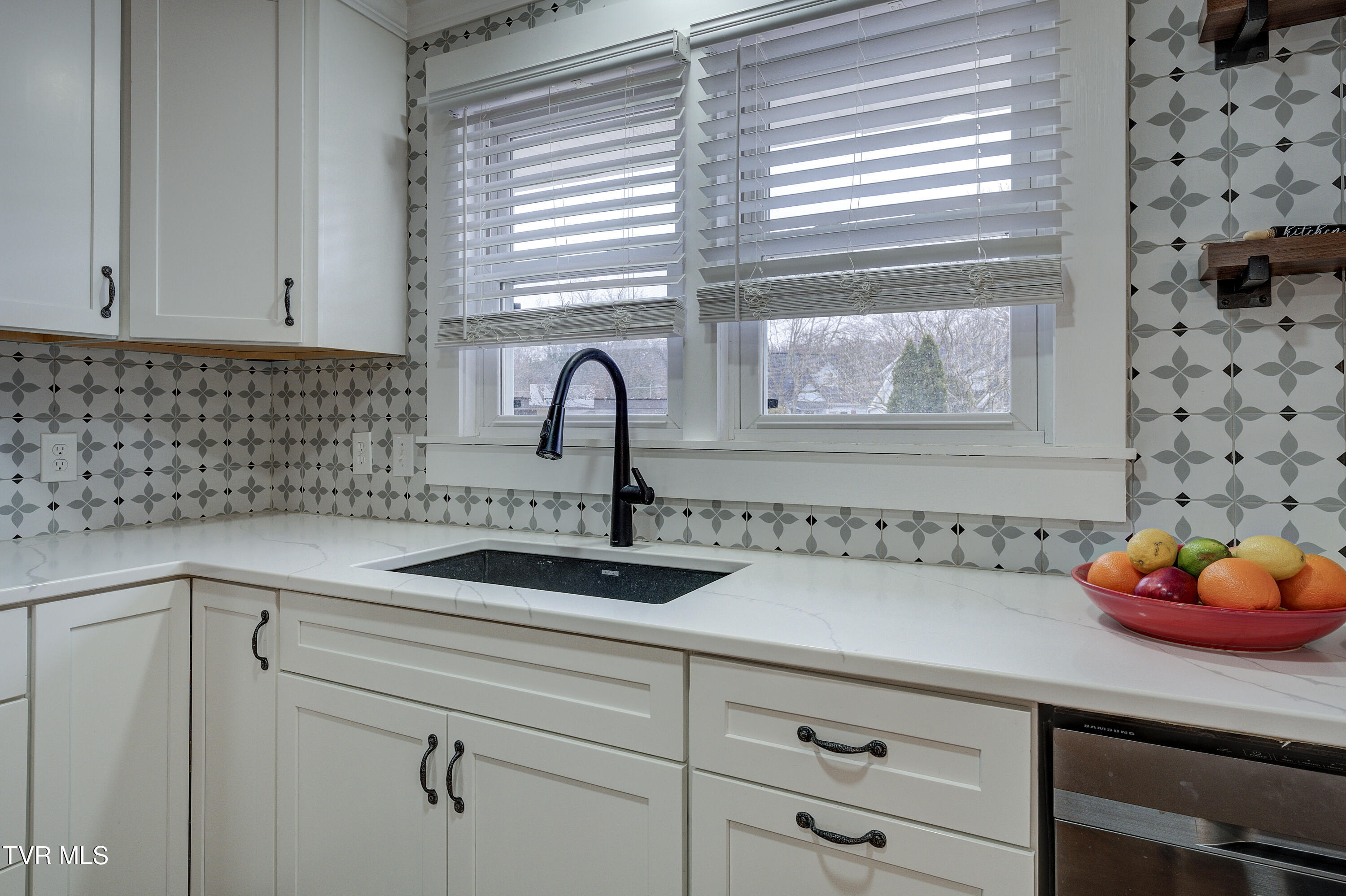 Kingsport, Tennessee 37664, United States, 3 Bedrooms Bedrooms, ,2 BathroomsBathrooms,Residential,Pending,8719