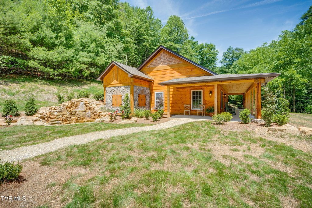 Photo of 505 Scott Street, Butler, TN 37640 (MLS # 9998214)