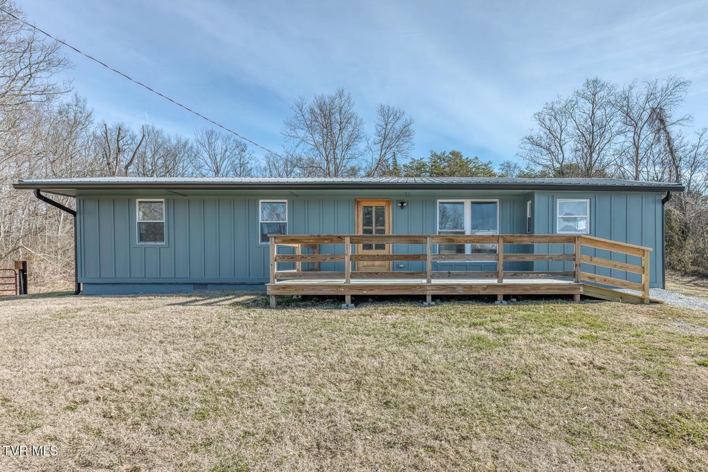 Photo of 438 Hartshaw Drive, Greeneville, TN 37743 (MLS # 9991449)