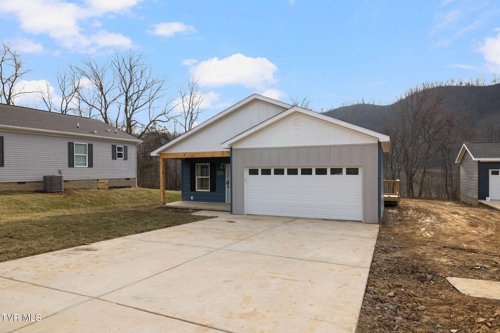 Photo of 3253 Avoca Road, Bristol, TN 37620 (MLS # 9990185)