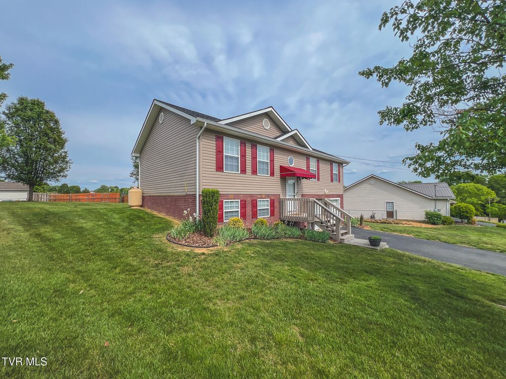 Photo of 612 Willow Court, Piney Flats, TN 37686 (MLS # 9995255)