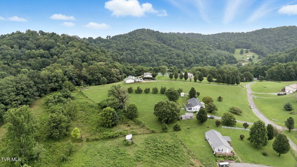 Photo of 17977 Overlook Dr Drive, Abingdon, VA 24210 (MLS # 9983522)