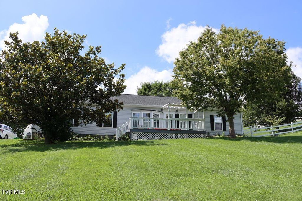 Photo of 17977 Overlook Dr Drive, Abingdon, VA 24210 (MLS # 9983522)