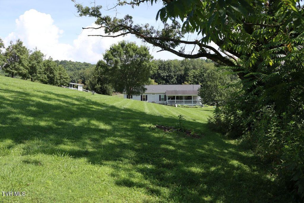Photo of 17977 Overlook Dr Drive, Abingdon, VA 24210 (MLS # 9983522)