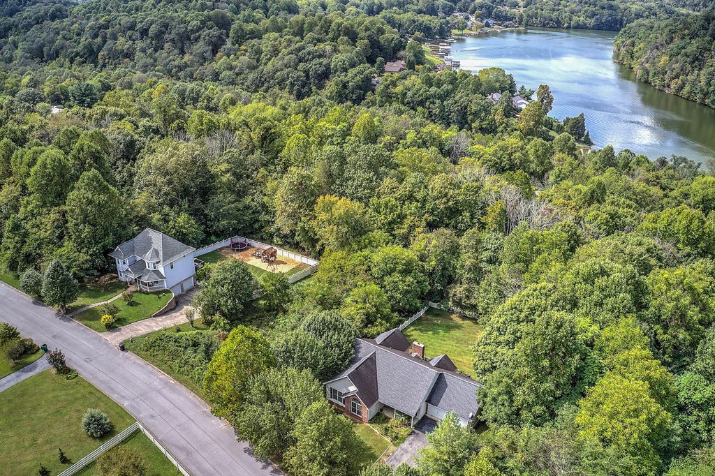 Photo of Tbd Lake Forest Drive, Kingsport, TN 37663 (MLS # 9962961)