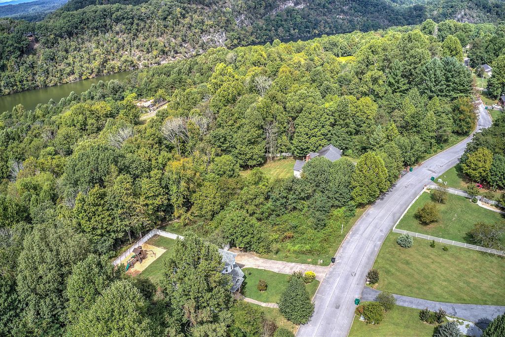 Photo of Tbd Lake Forest Drive, Kingsport, TN 37663 (MLS # 9962961)