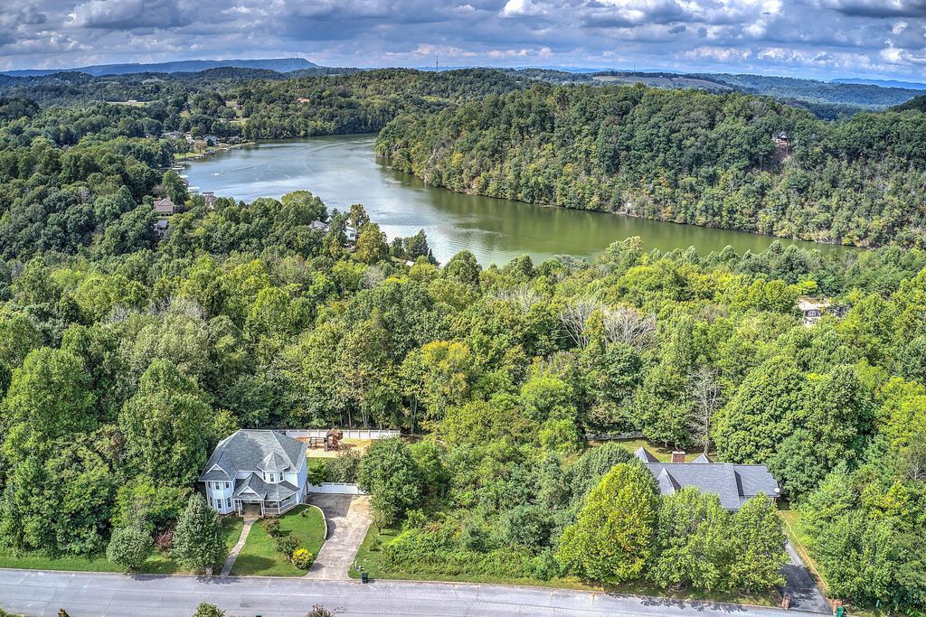 Photo of Tbd Lake Forest Drive, Kingsport, TN 37663 (MLS # 9962961)