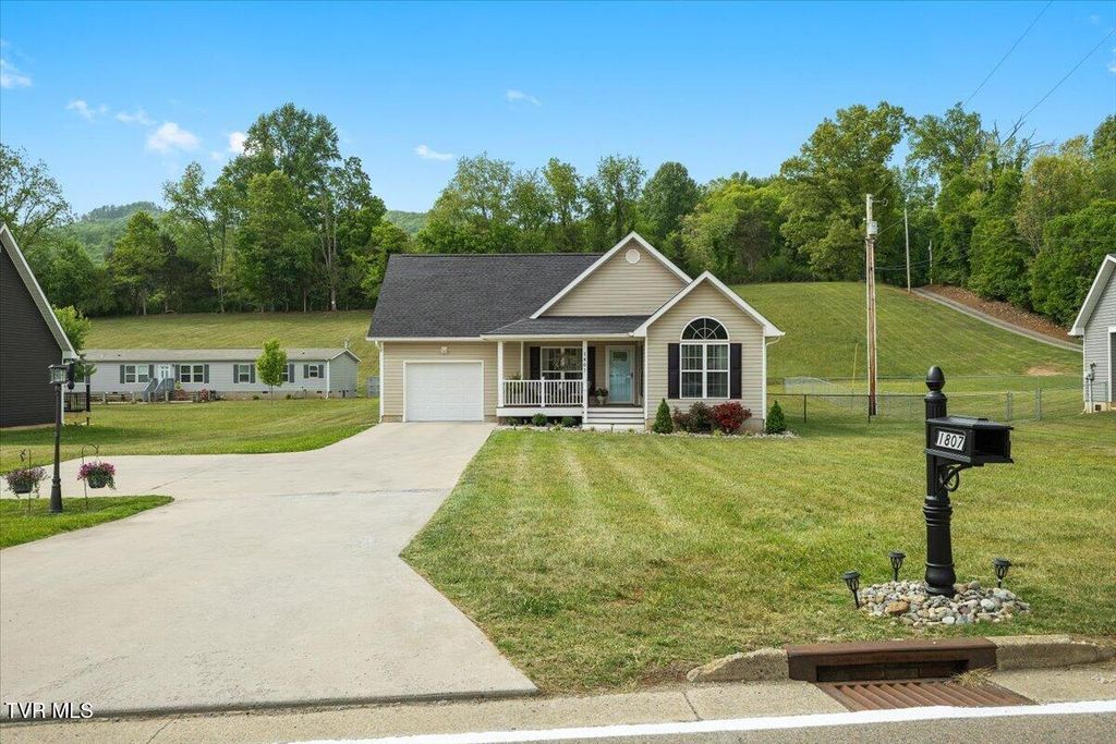 Photo of 1807 Highway 91, Elizabethton, TN 37643 (MLS # 9994975)