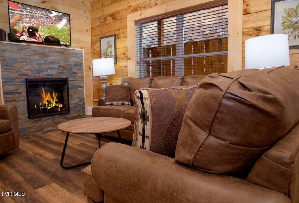 Photo of 834 String Run Way, Pigeon Forge, TN 37863 (MLS # 9989542)