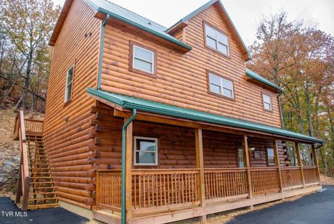 834 String Run Way Pigeon Forge TN 37863