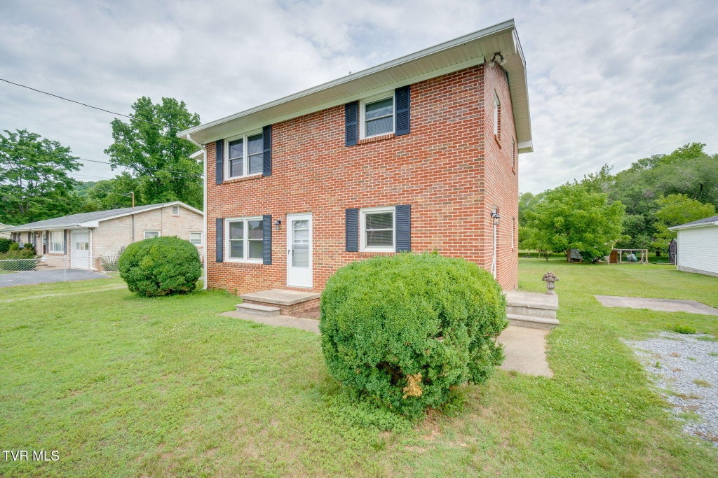 Photo of 615 Bravo Street, Elizabethton, TN 37643 (MLS # 9997080)