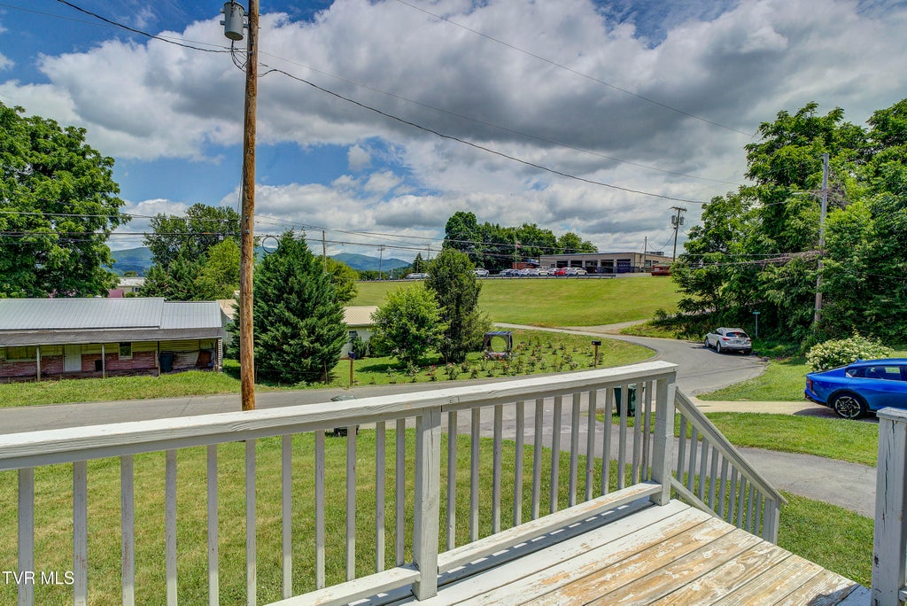 Photo of 612 Trudy Street, Elizabethton, TN 37643 (MLS # 9996946)