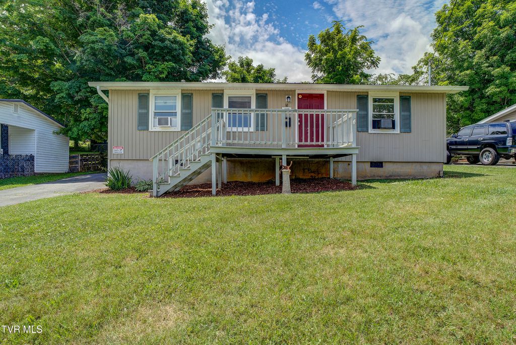 Photo of 612 Trudy Street, Elizabethton, TN 37643 (MLS # 9996946)